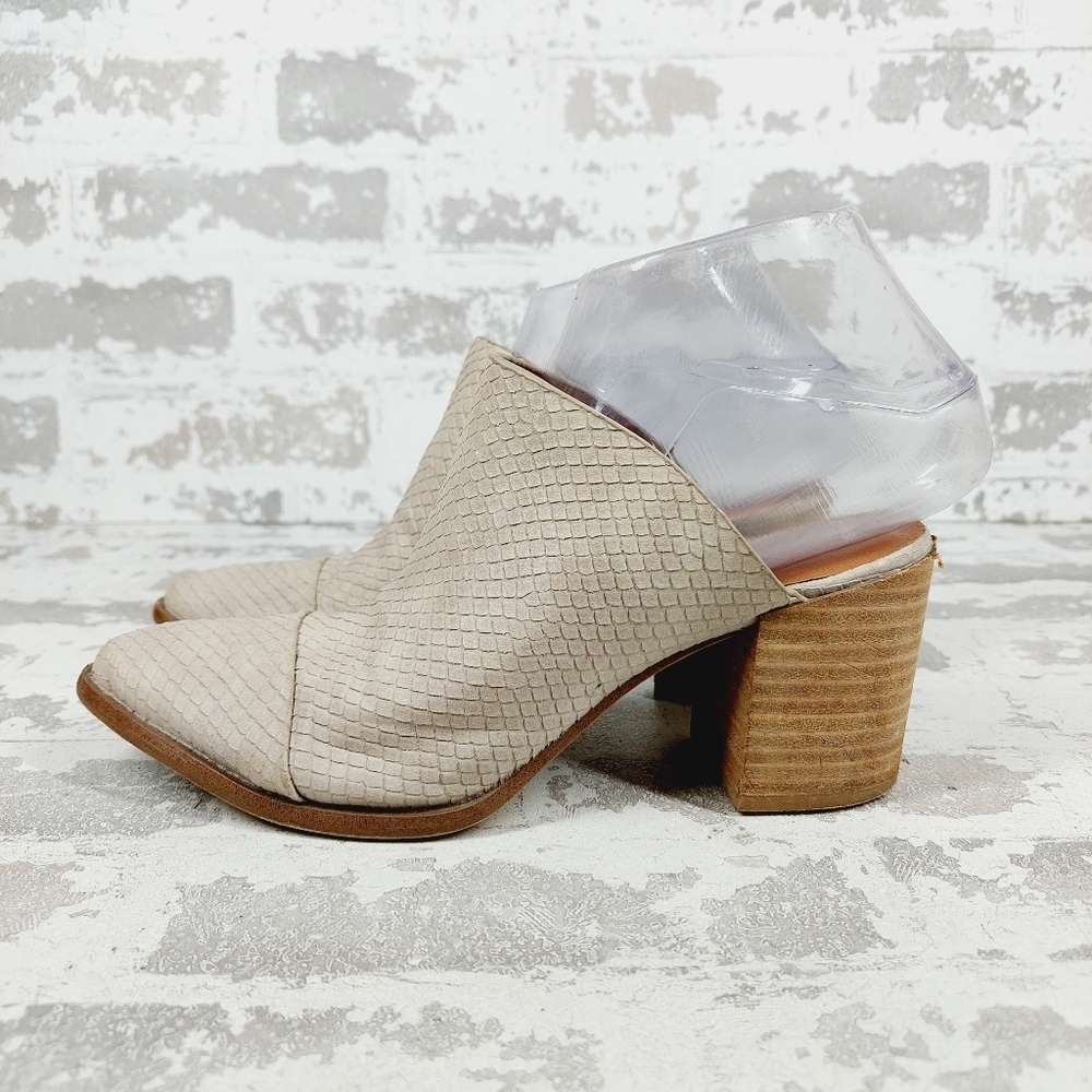 Report Tosh Beige Snake Print Pointed Toe Block Heel Mule Slide Sandals B576